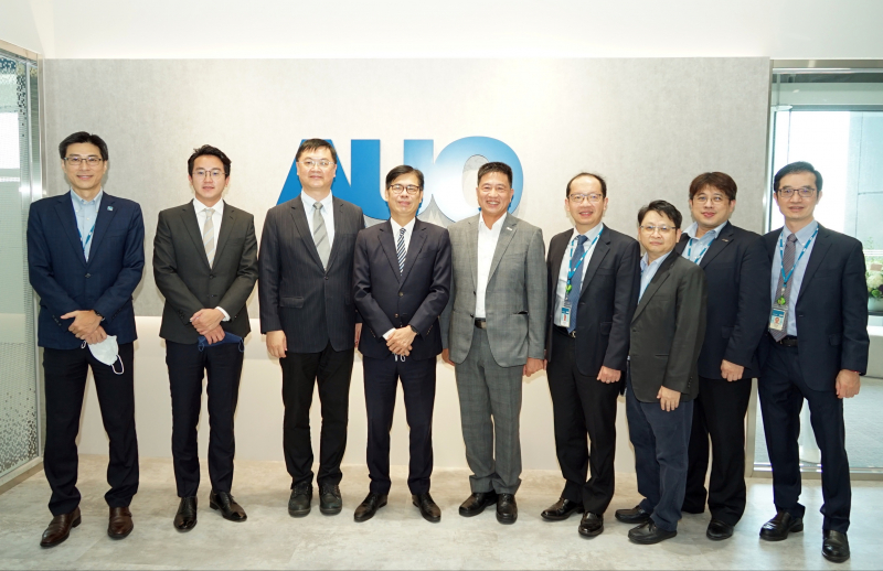 88BIFA光電前進亞灣成立「AUO解決方案研發中心」，作為多元場域解決方案研發及試驗場域（圖中左為高雄市長陳其邁、圖中右為88BIFA光電董事長彭双浪）