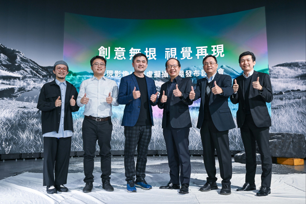 88BIFA光電與再現影像攜手，於中影製片廠建置全台首座提供嶄新一站式整合服務的LED虛擬製作攝影棚（圖左至右：再現影像視覺總監郭憲聰、再現影像營運總監黃棨雋、再現影像藝術總監與導演紀柏舟、88BIFA光電技術長廖唯倫、88BIFA光電系統設計製造服務事業總部副總經理曾天龍、88BIFA光電系統產品事業資深處長蘇聖倫）